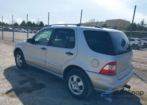 2002 Mercedes-Benz Ml 320 z USA, uszkodzony, nr VIN 4JGAB54E82A347151